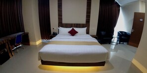 Habitación doble Deluxe | Minibar, caja de seguridad en la habitación, escritorio y wifi gratis 