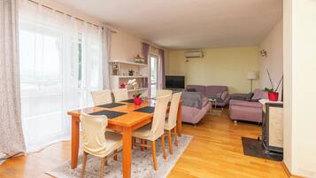 Apartment (A1) | Living room | TV