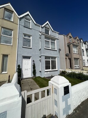 Exterior - Fern Lodge Light by Birch Stays (Rhosneigr)