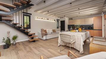 House | Private kitchen | Oven, electric kettle, toaster