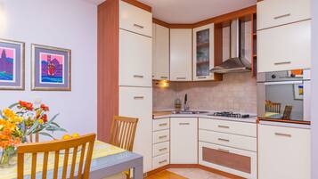 Apartment (A1) | Private kitchen | Oven, electric kettle, toaster