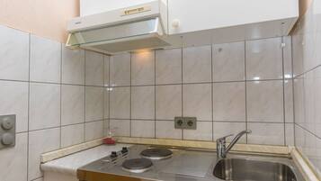 Studio (A8) | Private kitchen | Electric kettle