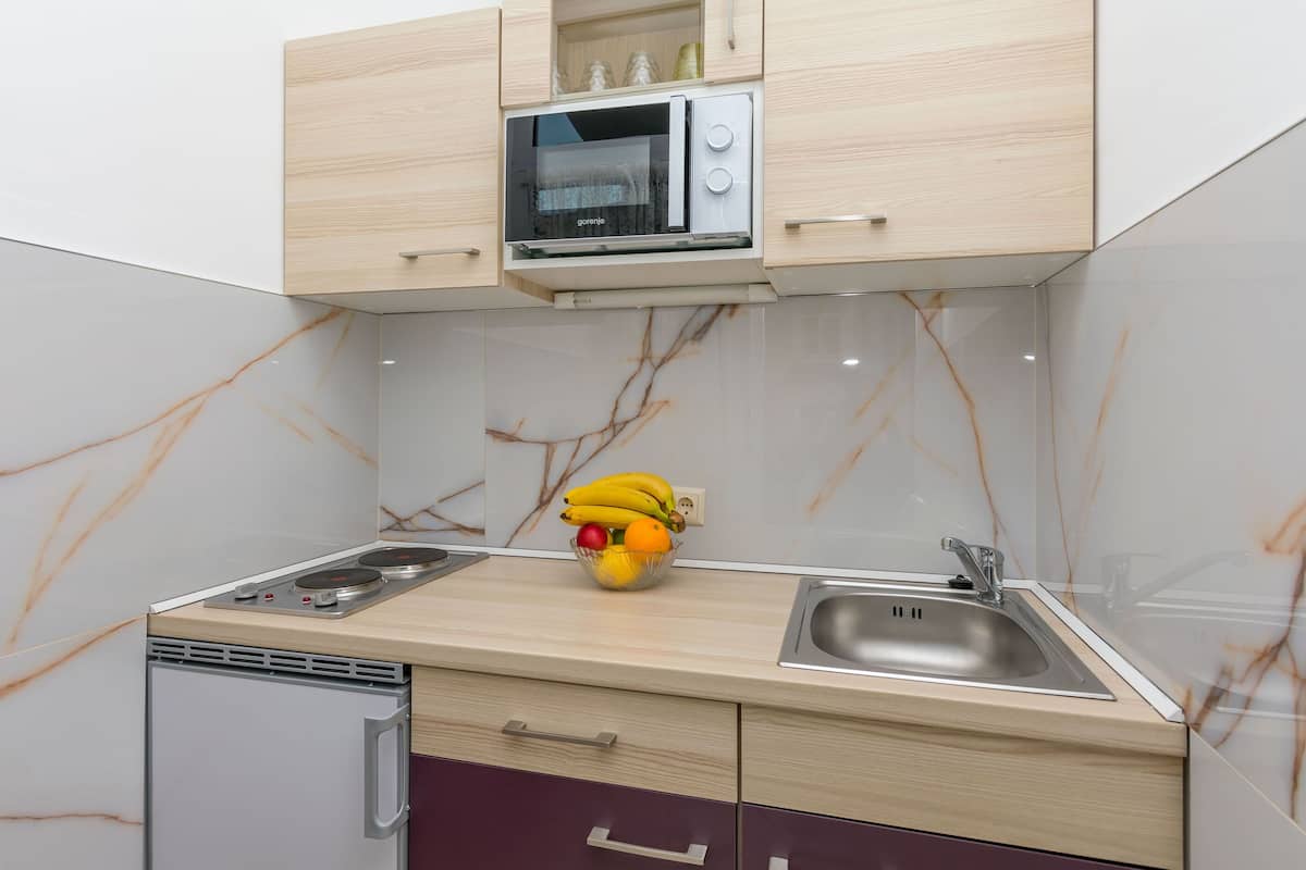 Apartment (A3) | Private kitchen | Espresso maker, fridge, stovetop, electric kettle