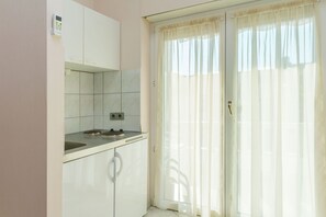Studio (A6) | Cuisine privée | Bouilloire électrique