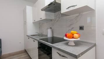 Apartment (A1) | Private kitchen | Oven, electric kettle