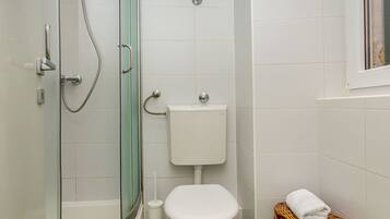 Studio (A1) | Bathroom