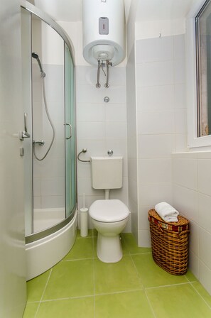 Studio (A1) | Bathroom