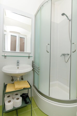 Studio (A1) | Badezimmer