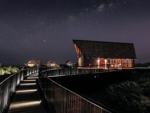 Fassade der Unterkunft – Abend/Nacht