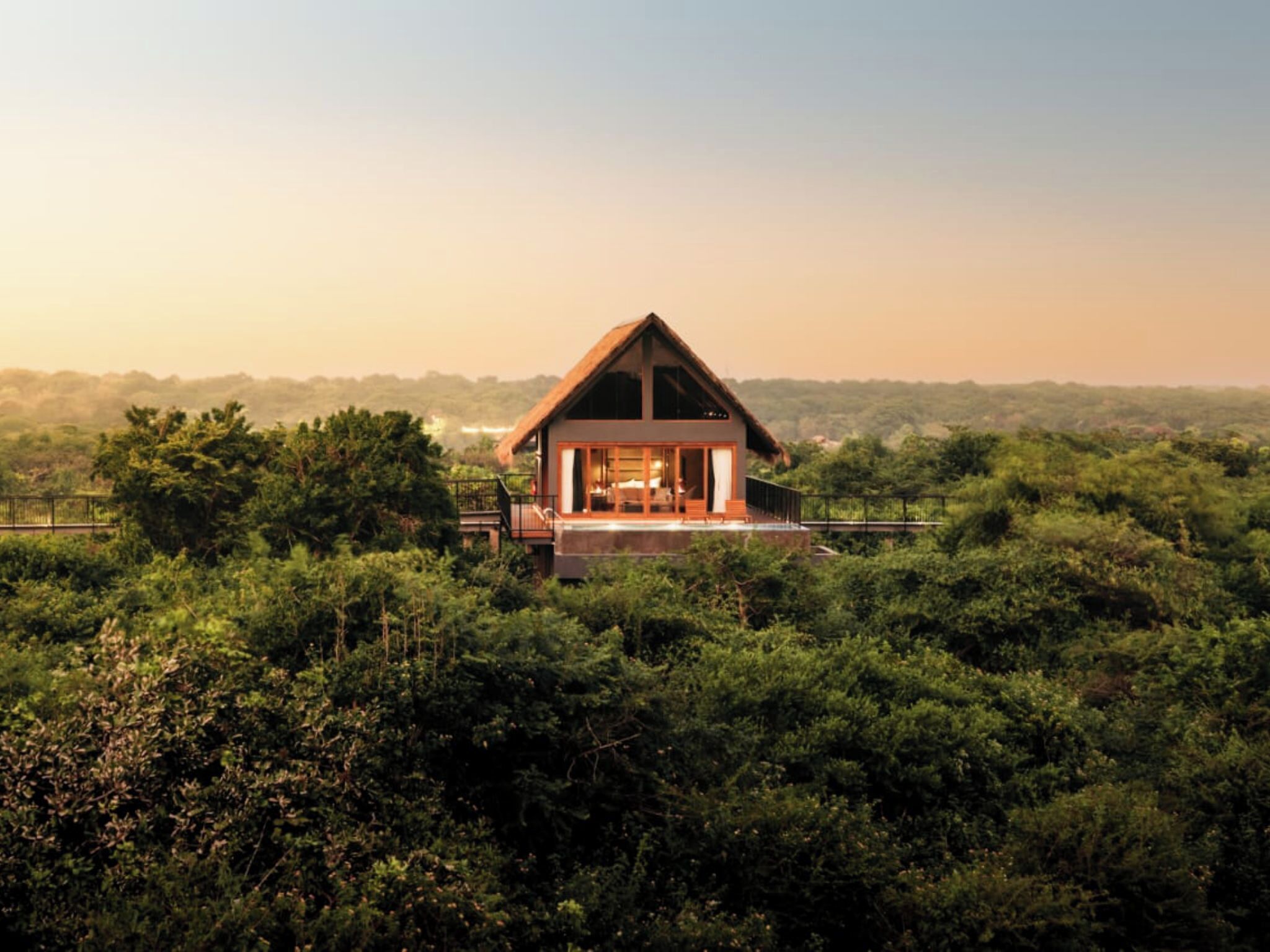 Luxury Cabin, 1 Bedroom, Beach View | Peralatan tempat tidur premium, busa memori, peti besi dalam bilik 