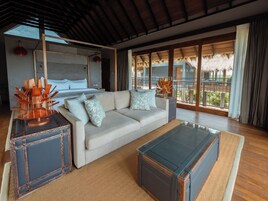 Cabaña de lujo, 1 habitación, piscina privada | Zona de estar | Televisión de pantalla plana de 42 pulgadas con canales por cable