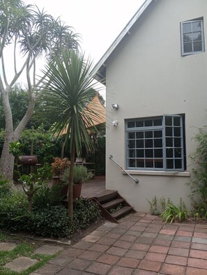 Property grounds - Cozy Cottage in old part of town (George)