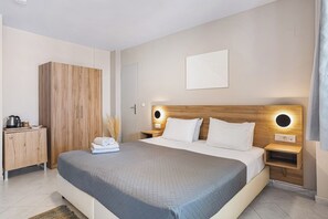 Habitación doble estándar | Caja de seguridad en la habitación, insonorización y wifi gratis 