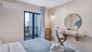 Standard Double Room, Sea View | 1 bedroom, in-room safe, soundproofing, free WiFi