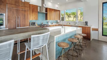 KĂŒhlschrank, Mikrowelle, Ofen, Herdplatte