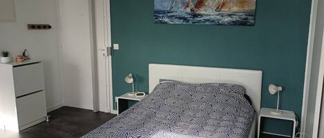 1 sovrum och sängkläder