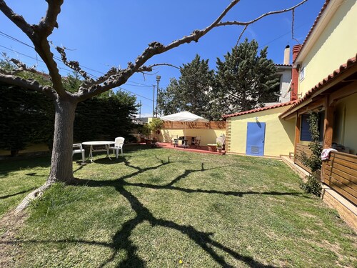 Like my home
Next to airport,sea..Beautiful sea view.