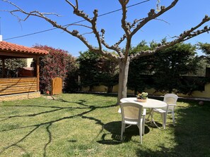 Outdoor dining - Like my home
Next to airport,sea..Beautiful sea view. (spata)