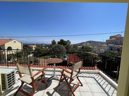 Like my home
Next to airport,sea..Beautiful sea view.