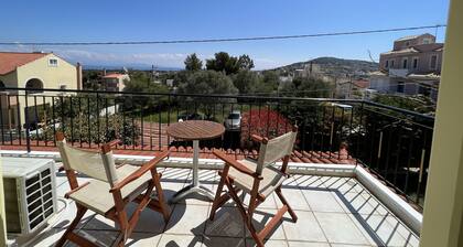 Like my home
Next to airport,sea..Beautiful sea view.