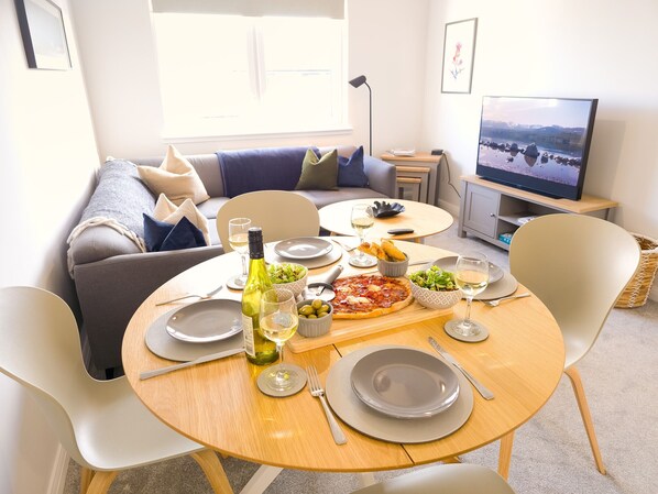 Dining - 26 Ben Avon - Aviemore Holiday letting (Aviemore)