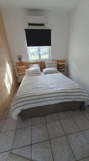 2 bedrooms, desk, travel cot, free WiFi