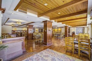 Dining - Luxury 3-Bedroom Suite in Chateaux at Silverlake (Park City)