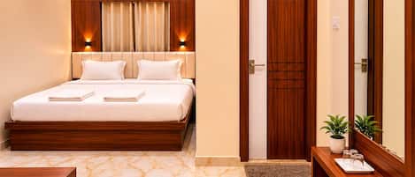 Habitación familiar | Sábanas de algodón egipcio, ropa de cama de alta calidad y escritorio