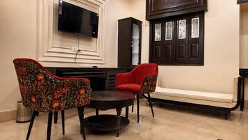 Chambre Double Royale | Draps en coton égyptien, literie de qualité supérieure, bureau