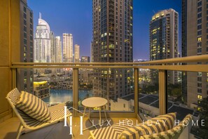 Apartment | Balcony - LUX  The Stunning Fountain View Suite (Dubai)