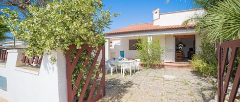 Standard House, Multiple Bedrooms (Villetta Fina Bella -Near Sandy Beach) | Outdoor dining