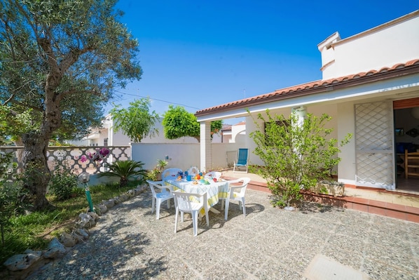 Standard House, 2 Bedrooms, Air conditioning (Villetta Fina Bella -Near Sandy Beach) | Outdoor dining