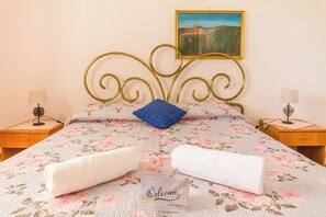 Casa estándar, varias habitaciones (Villetta Fina Bella -Near Sandy Beach) | 2 dormitorios, wifi gratis, ropa de cama