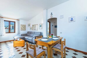 Appartement Familial, plusieurs chambres (La Lampara House) | Restauration