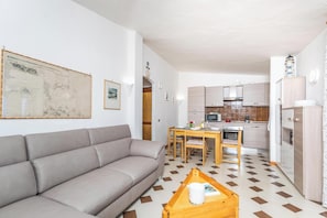 Familienapartment, Mehrere Schlafzimmer (La Lampara House) | Wohnbereich
