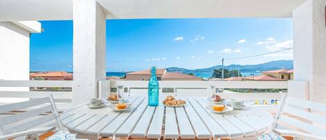Family Apartment, 2 Bedrooms, Microwave (La Lampara House) | Outdoor dining