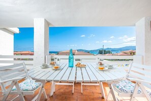 Family Apartment, Multiple Bedrooms (La Lampara House) | Outdoor dining - La Lampara House (Arzachena)