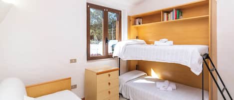 อพาร์ทเมนท์สำหรับครอบครัว, หลายห้องนอน (La Lampara House) | 2 ห้องนอน, เตารีด/โต๊ะรีดผ้า, ผ้าปูที่นอน