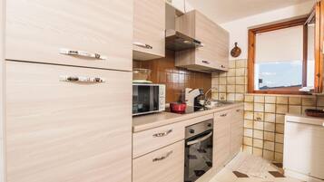 Family Apartment, 2 Bedrooms (La Lampara House) | Private kitchen | Fridge, microwave, oven, stovetop