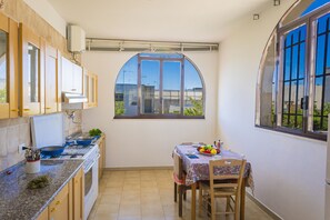 Attico Standard, 2 camere da letto (Attico Grande With Sea View) | Cucina privata | Frigorifero, forno, piano cottura, macchina per tè/caffè