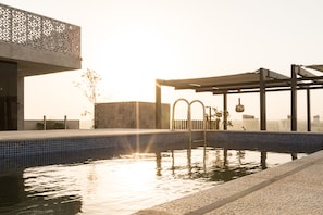 Outdoor pool - Olaya 1 Stella Stays (Riyadh)
