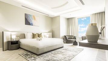 2 bedrooms, desk, laptop workspace, soundproofing