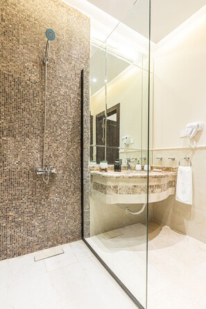 Superior Studio | Bathroom
