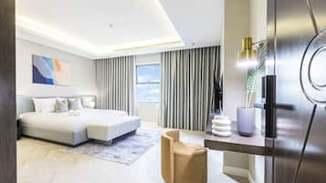 Estudio Royal | 2 dormitorios, escritorio, espacio para trabajar con un portátil
