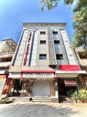 Front of property - Hotel Jasmine - Ahmadabad (Ahmedabad)