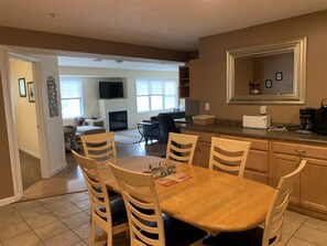 Dining - Luxury condominium in Old Orchard Beach (Old Orchard Beach)