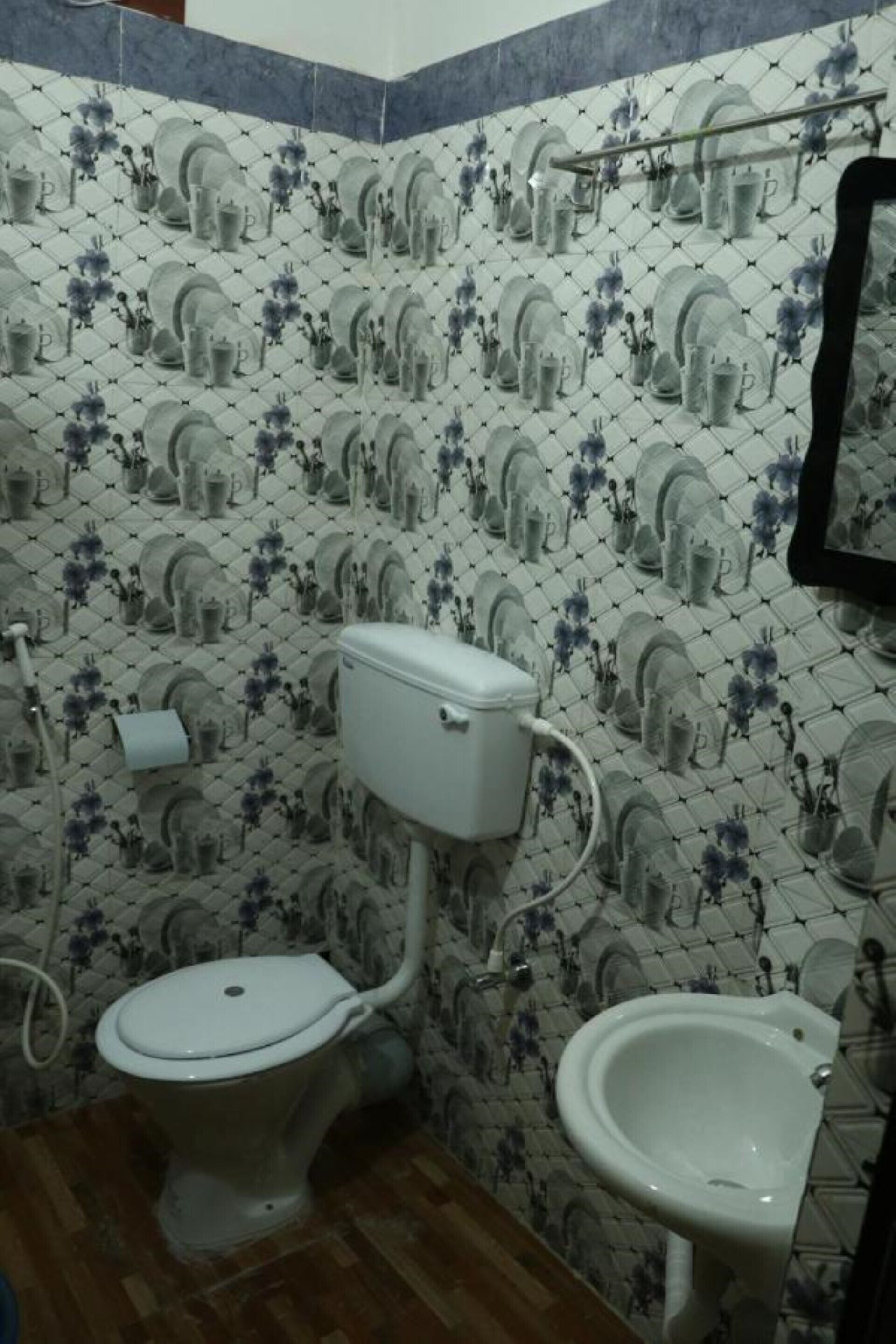 Douche, douche à « effet pluie », bidet, serviettes fournies
