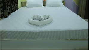 Egyptian cotton sheets, premium bedding, down comforters, pillowtop beds - Hotel J.B.L (Barakpur)