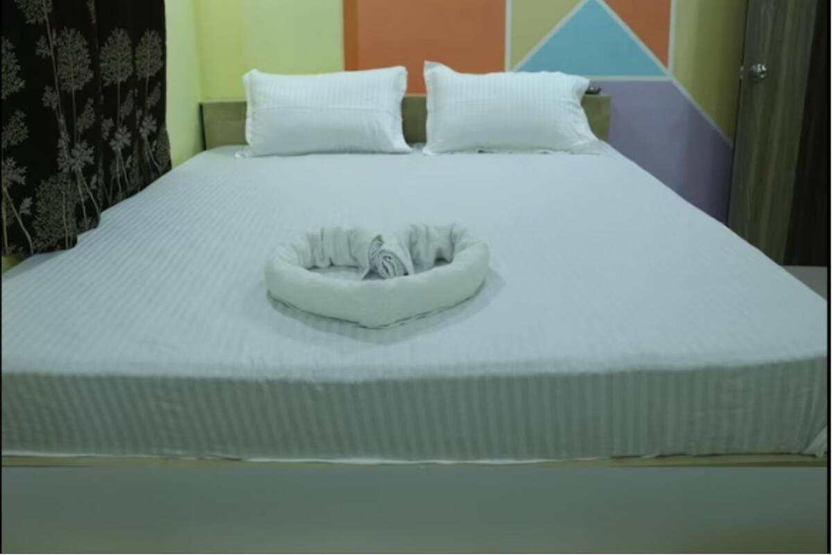 Egyptian cotton sheets, premium bedding, down duvets, pillow-top beds