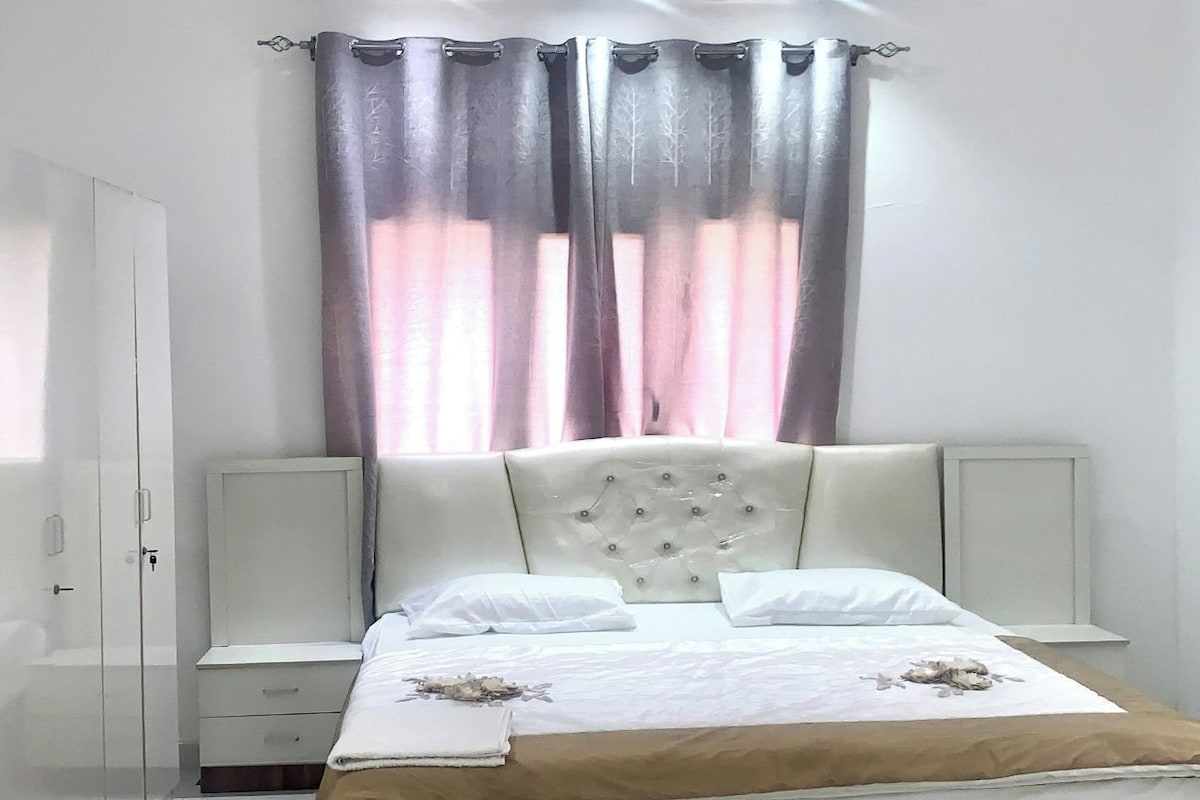 Deluxe One Bedroom Apartment
